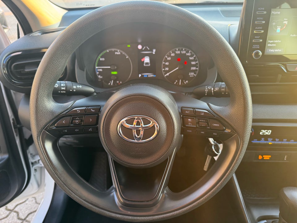 Toyota Yaris 1,5 Hybrid H1 e-CVT 5d