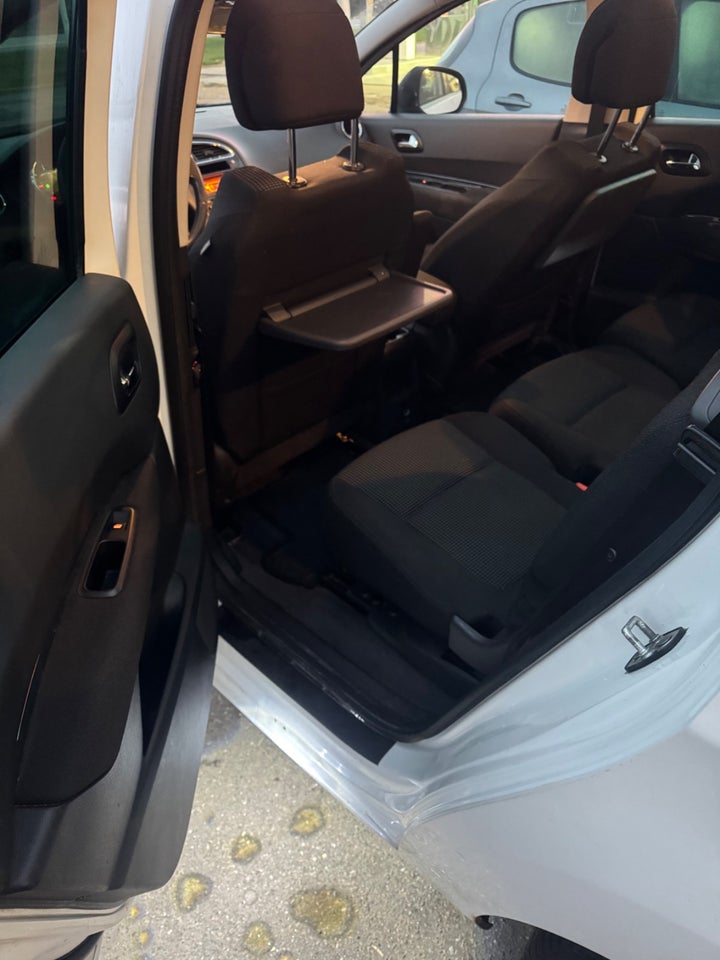 Peugeot 5008 1,6 HDi 110 Premium aut. 7prs 5d