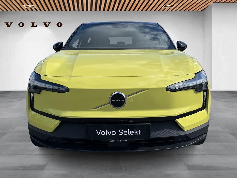 Volvo EX30 Extended Range Plus 5d
