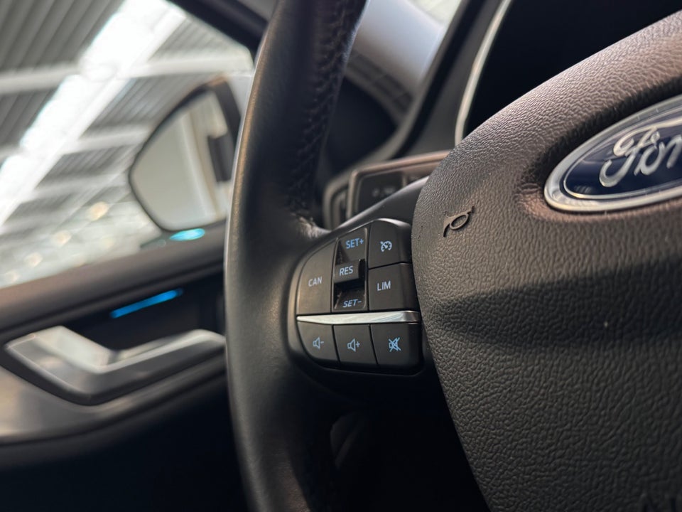 Ford Focus 1,0 EcoBoost Titanium Business stc. 5d