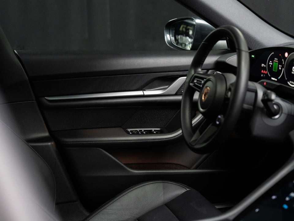 Porsche Taycan Performance+ 4d