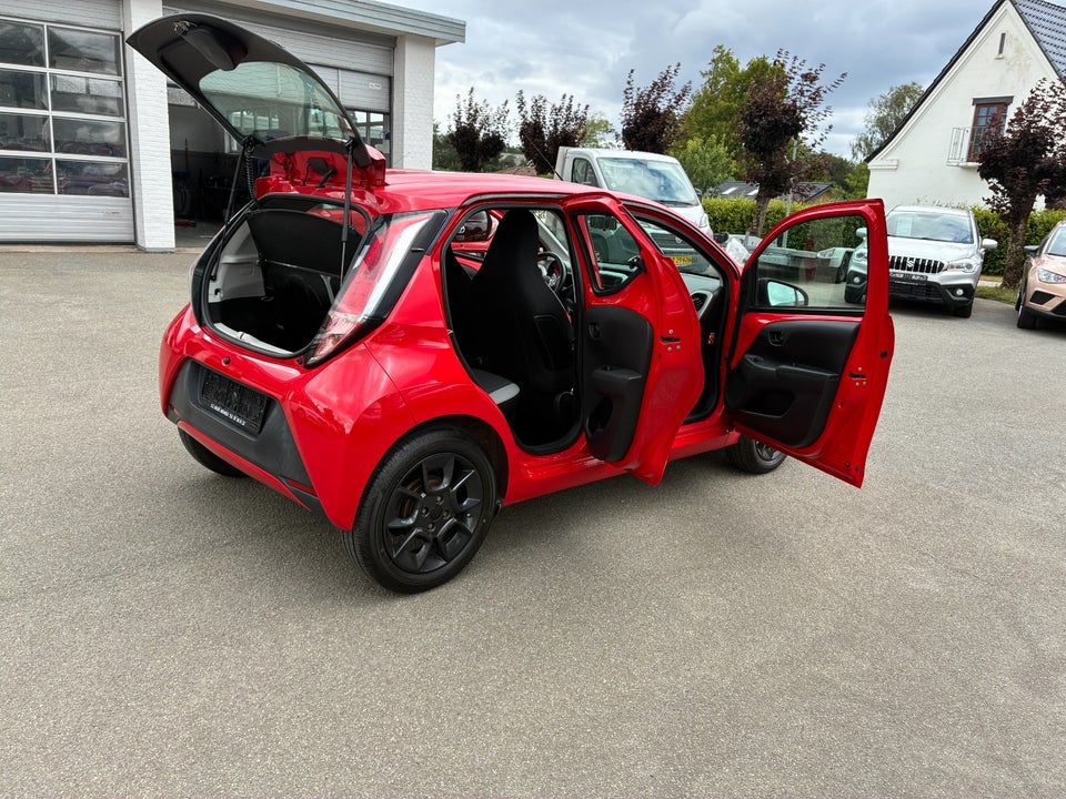 Toyota Aygo 1,0 VVT-i x-play 5d
