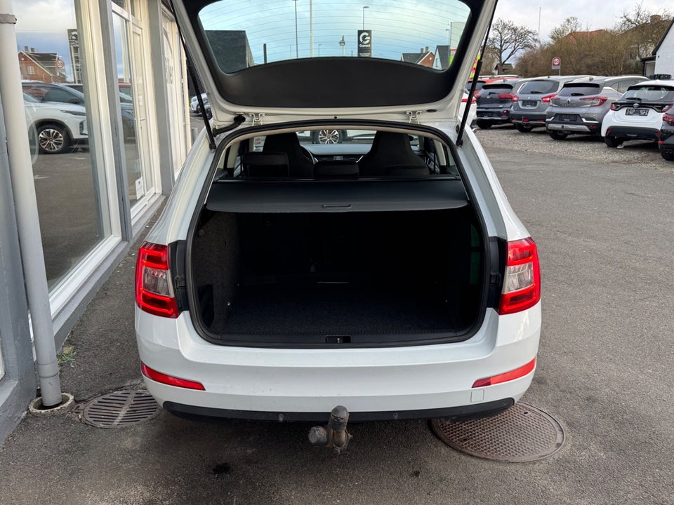 Skoda Octavia 1,6 TDi 105 Active Combi DSG 5d