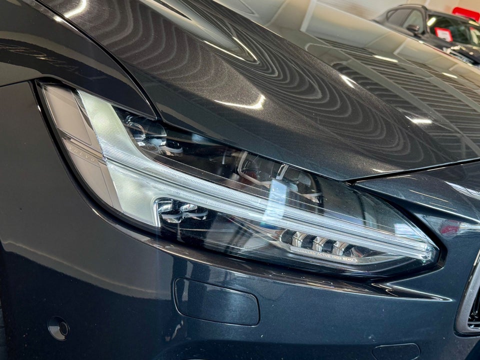 Volvo V90 2,0 T5 254 Momentum aut. 5d