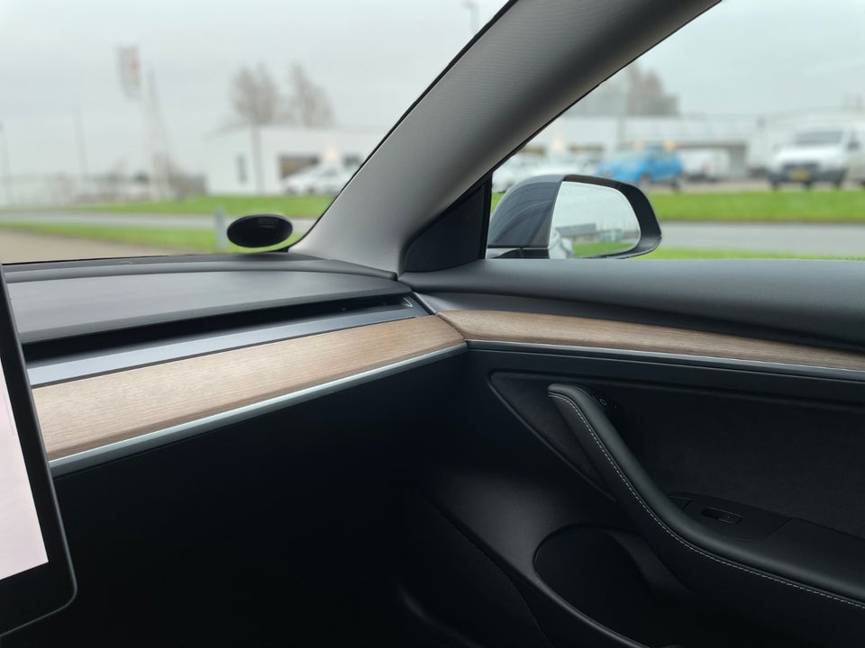 Tesla Model 3 Standard Range+ RWD 4d