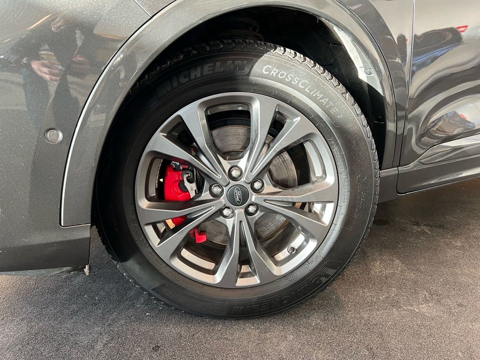 Ford Kuga 2,5 PHEV ST-Line X CVT 5d