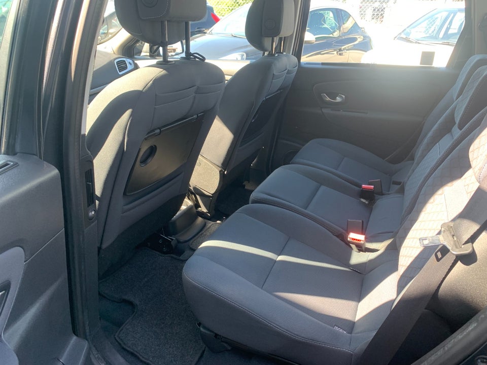 Renault Scenic III 1,6 16V Dynamique 5d