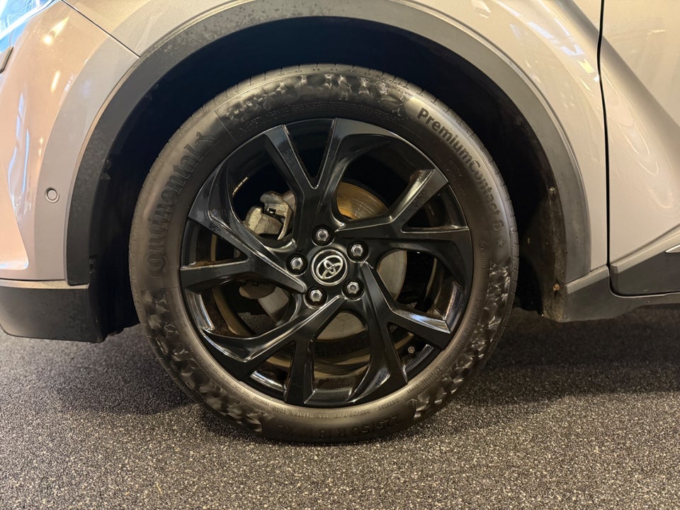 Toyota C-HR 1,8 Hybrid Premium Selected CVT 5d