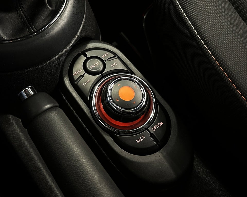 MINI Cooper 1,5 Connected Edition 3d