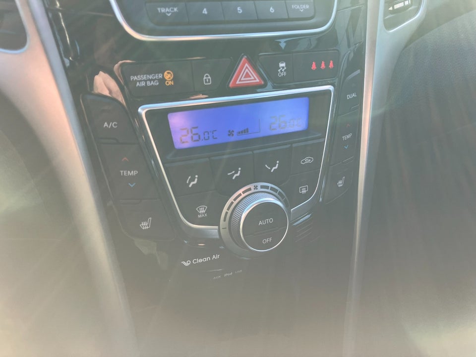 Hyundai i30 1,6 CRDi 110 Comfort CW Eco 5d