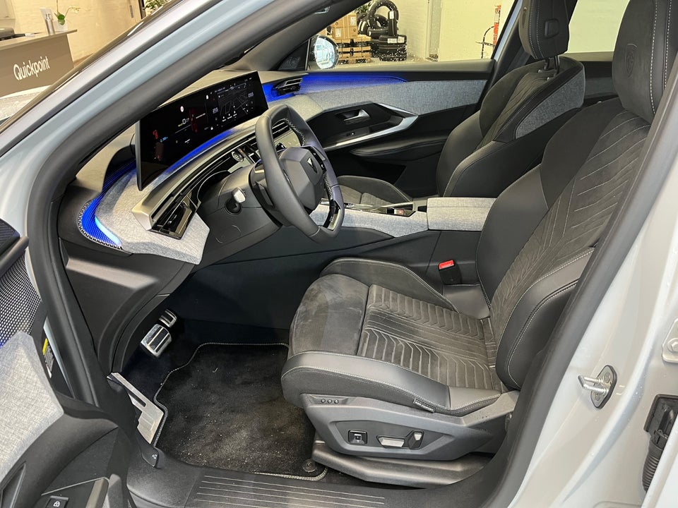 Peugeot e-3008 77 GT Pack 5d