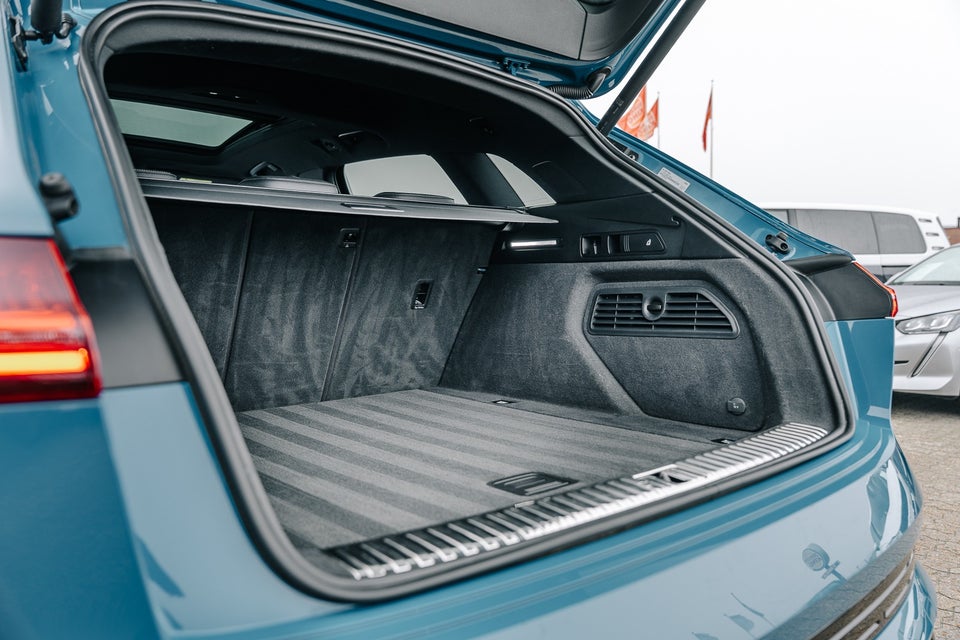 Audi e-tron 55 S-line quattro 5d