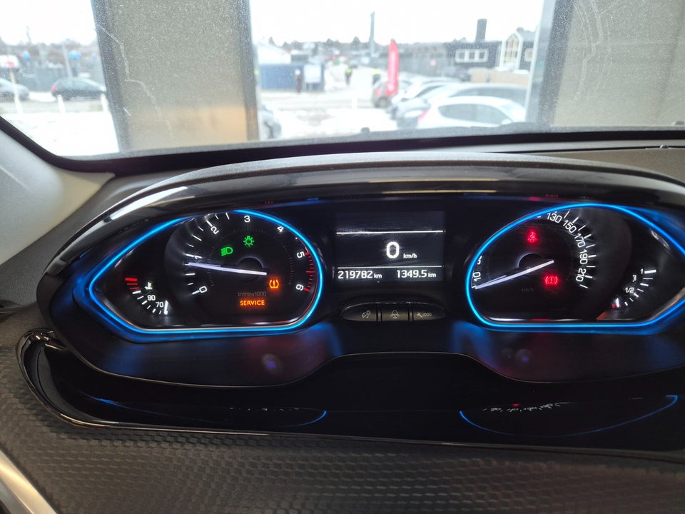 Peugeot 2008 1,6 BlueHDi 100 Active 5d