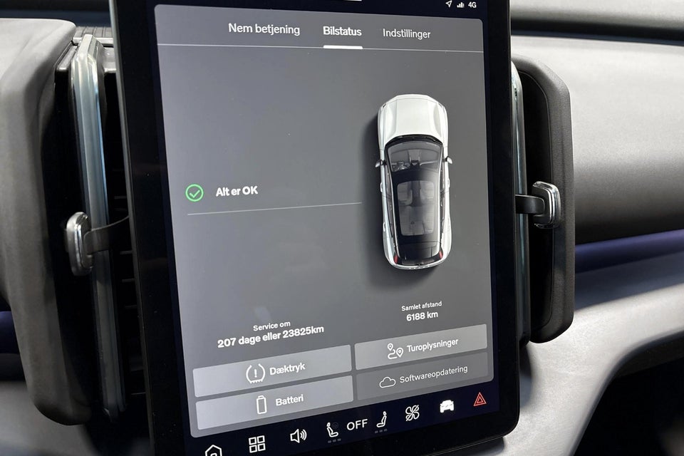 Volvo EX30 Standard Range Plus 5d