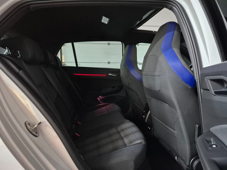 VW Golf VIII 1,4 GTE DSG 5d