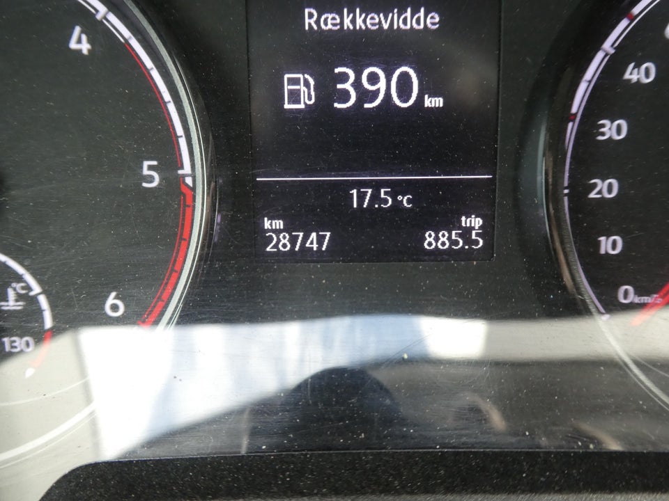 VW Transporter 2,0 TDi 110 Kassevogn lang