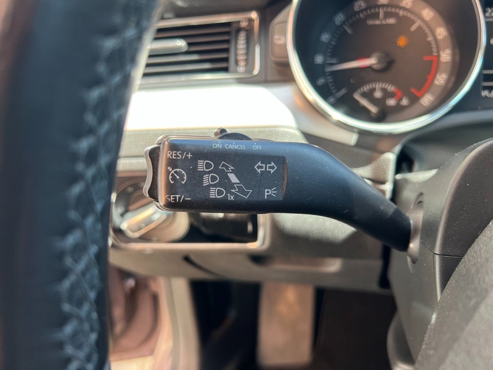 Skoda Superb 2,0 TDi 140 Elegance Combi DSG 5d