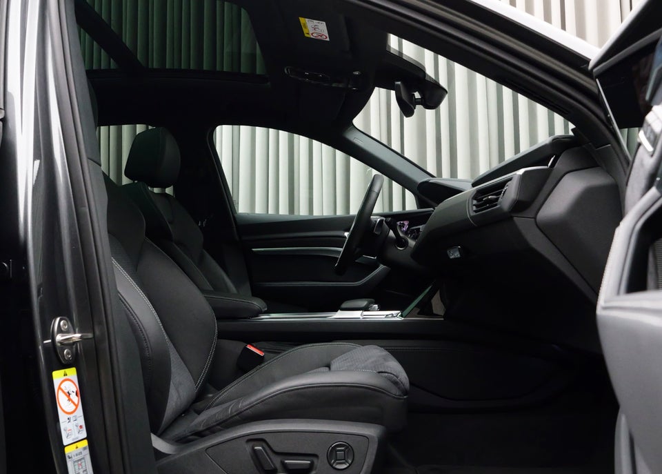 Audi Q8 e-tron 55 S-line Sportback quattro 5d
