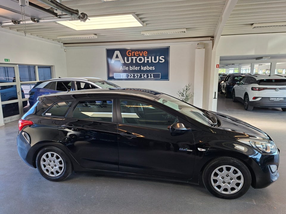 Hyundai i30 1,6 CRDi 110 Comfort CW Eco 5d