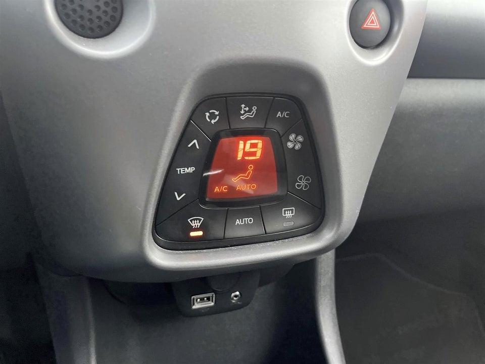 Toyota Aygo 1,0 VVT-i x-press 5d