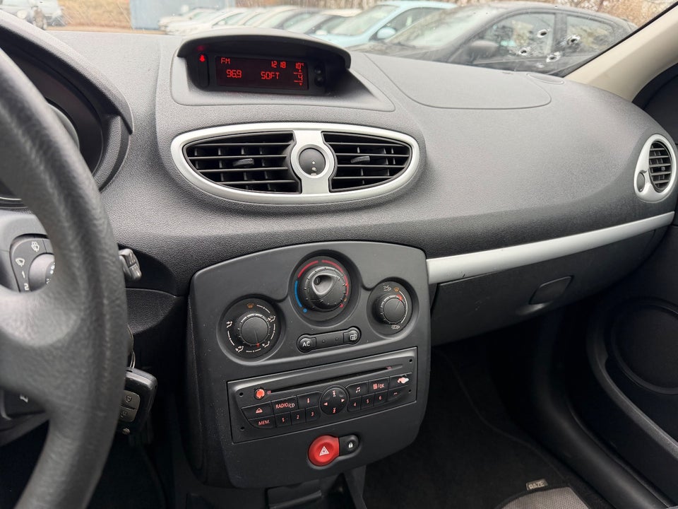Renault Clio III 1,2 16V Advantage 5d