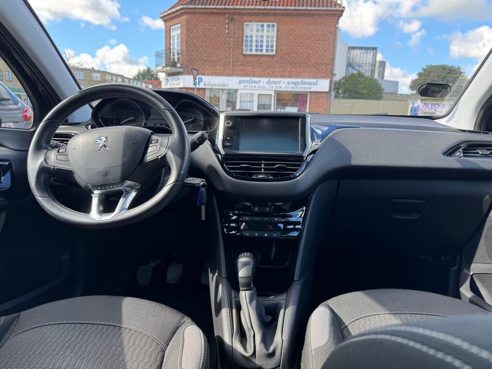 Peugeot 208 1,2 VTi 82 Allure Sky 5d