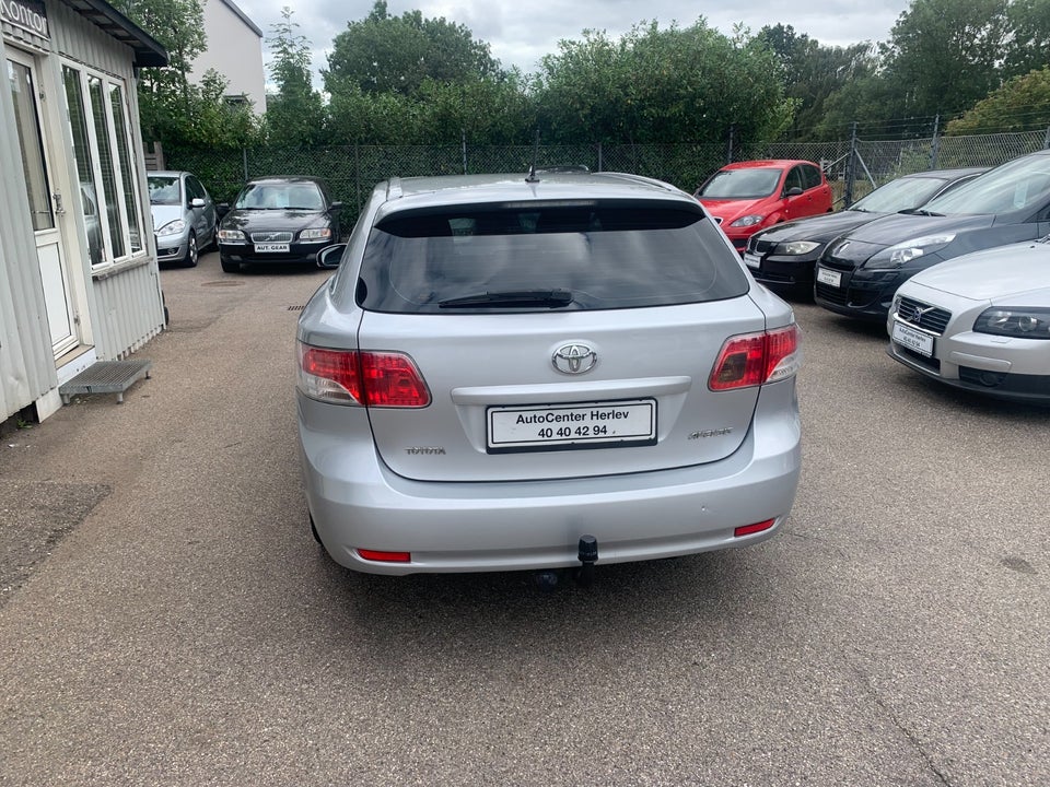 Toyota Avensis 1,6 VVT-i T1 stc. 5d