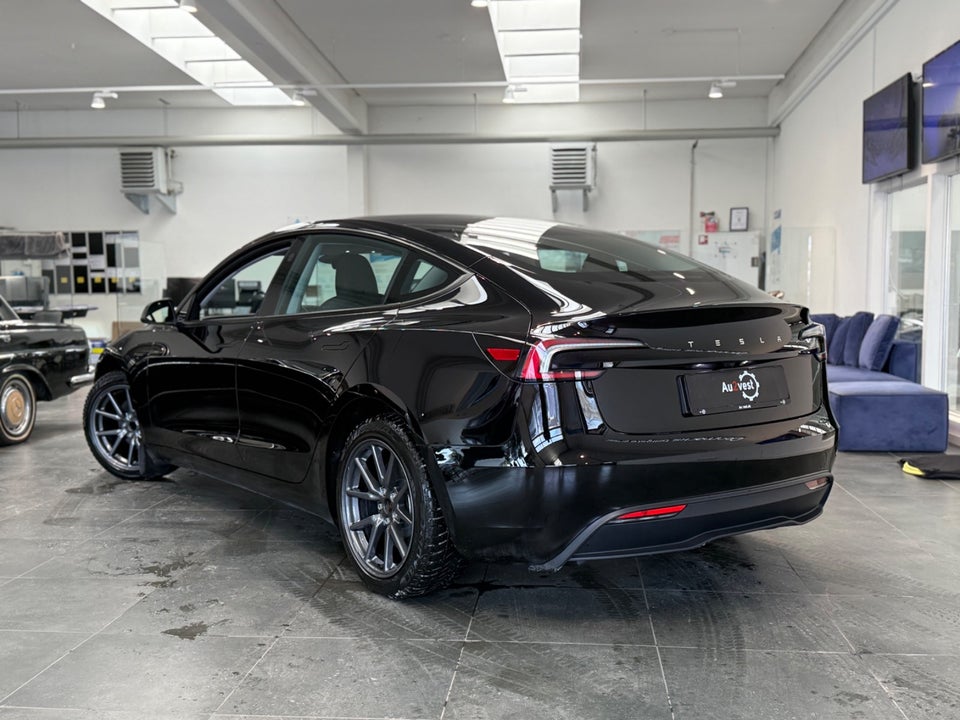Tesla Model 3 RWD 4d