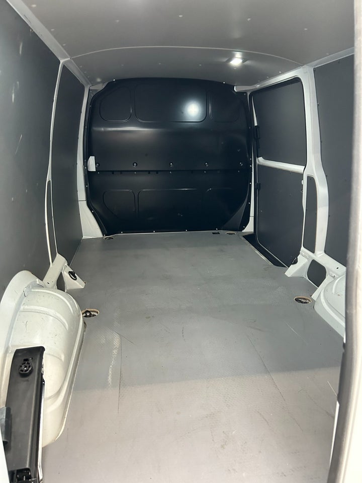 VW Transporter 2,0 TDi 150 Kassevogn lang