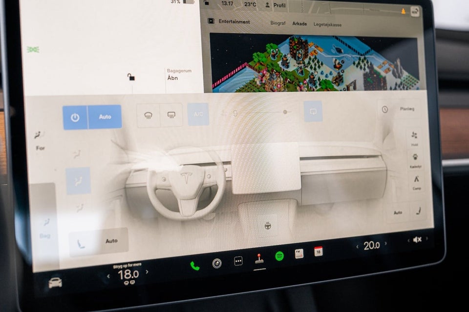 Tesla Model 3 Long Range AWD 4d