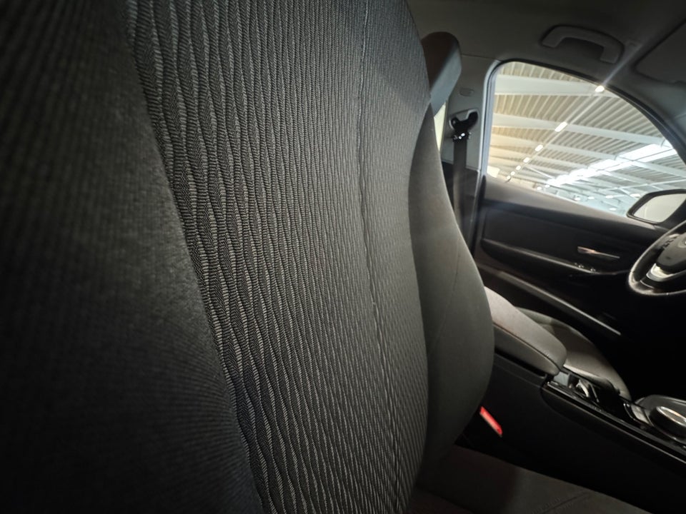 BMW 320i 2,0 Touring aut. 5d