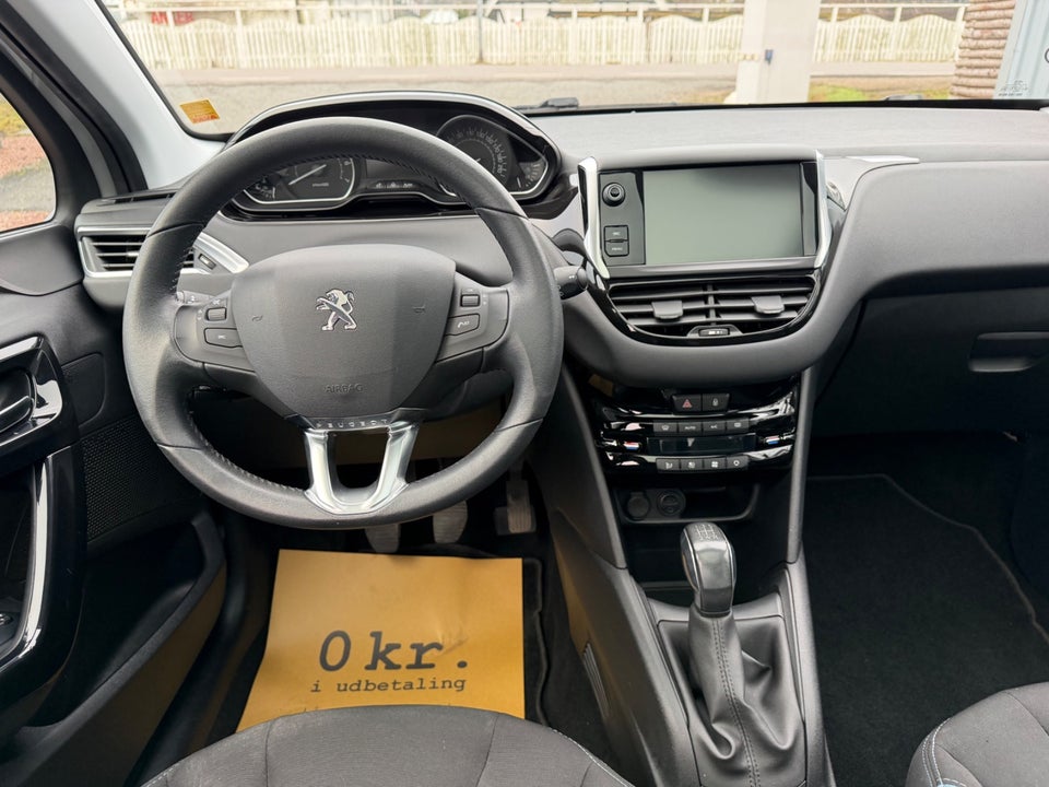 Peugeot 208 1,2 VTi Allure Sky 5d