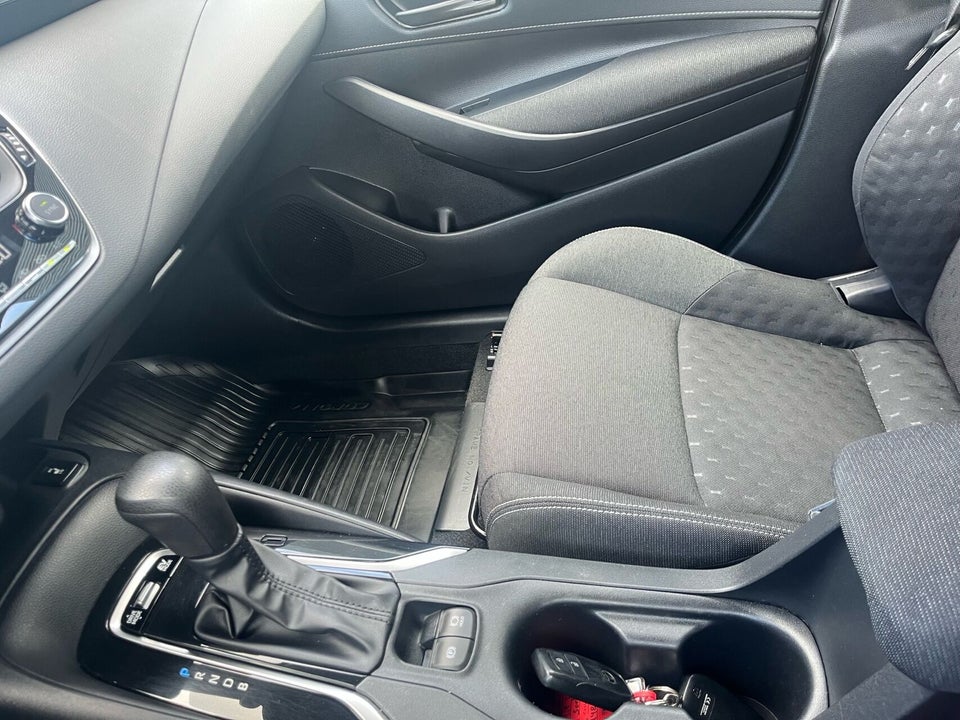 Toyota Corolla 1,8 Hybrid Essential Touring Sports e-CVT 5d