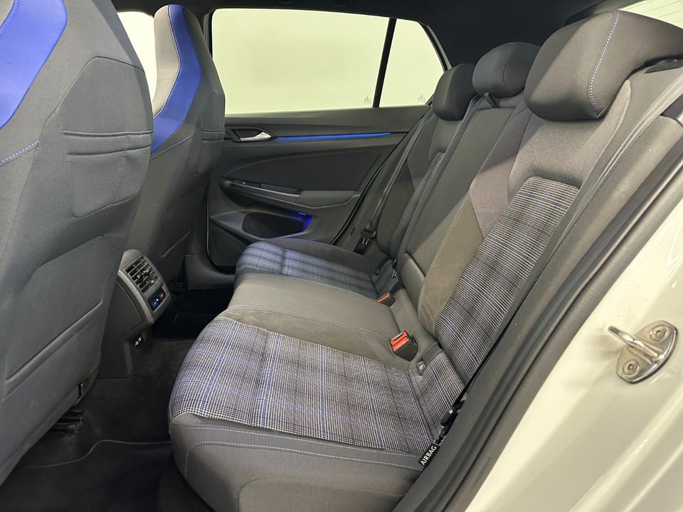 VW Golf VIII 1,4 GTE DSG 5d