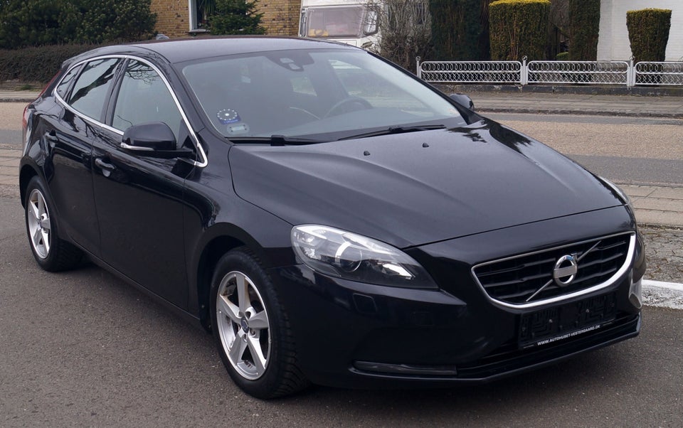 Volvo V40 1,6 D2 115 Momentum aut. 5d