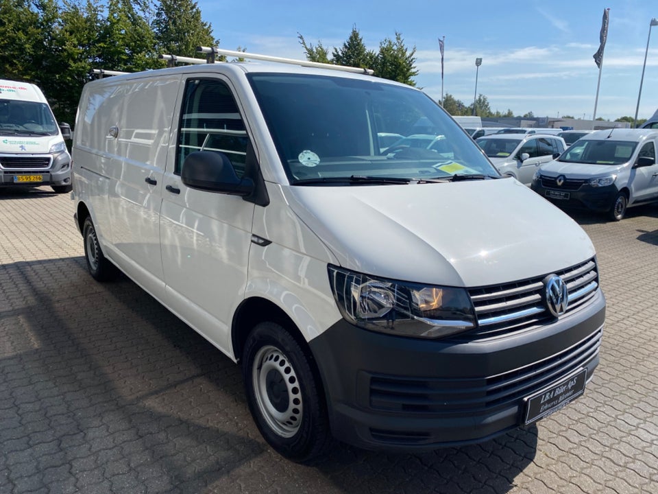 VW Transporter 2,0 TDi 102 Kassevogn lang