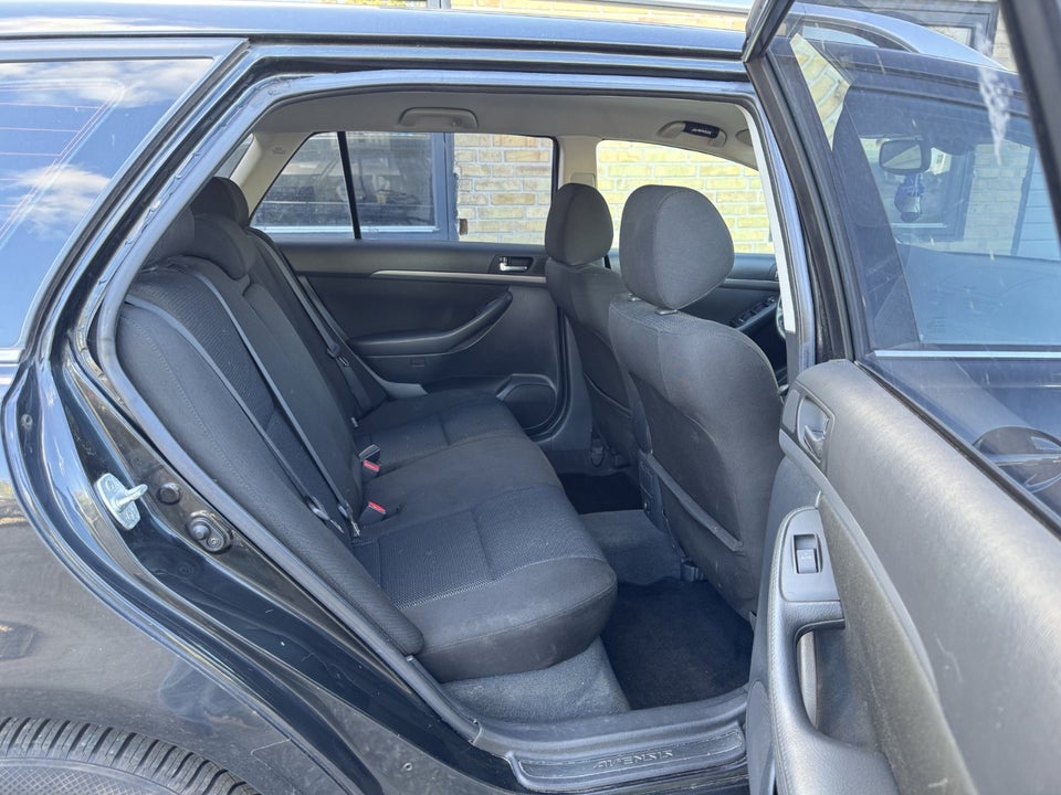 Toyota Avensis 1,8 VVT-i Sol stc. 5d