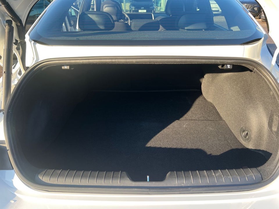 Hyundai Ioniq 6 77 Essential 4d