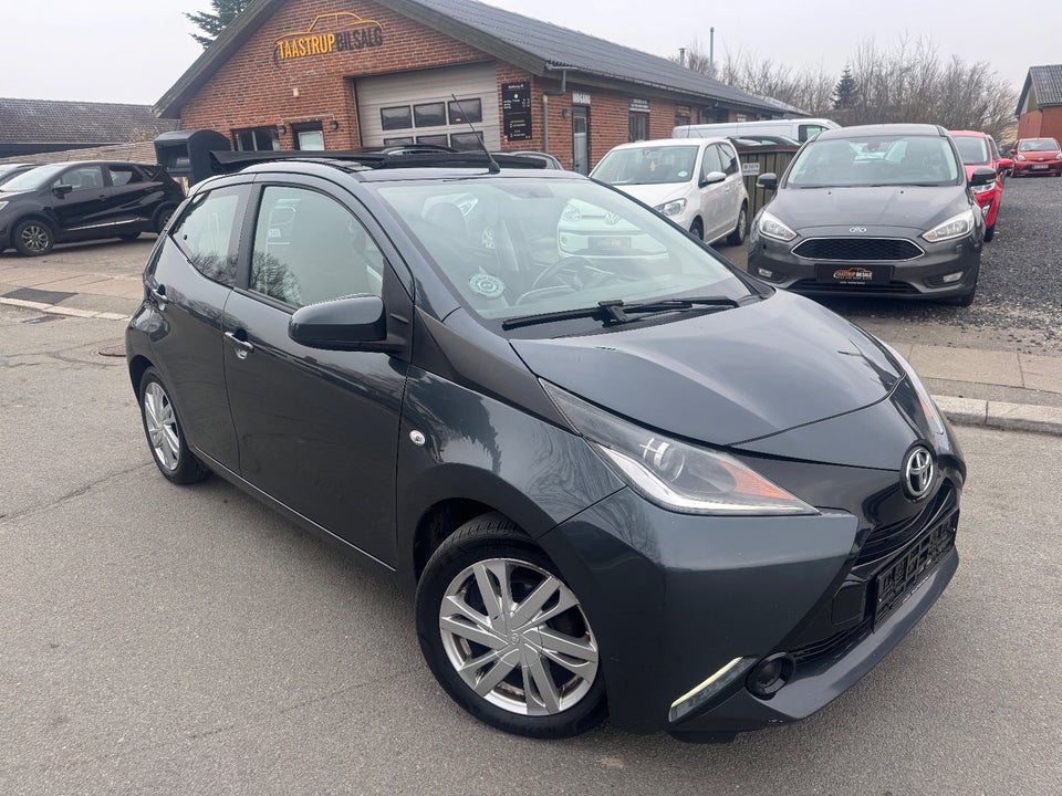 Toyota Aygo 1,0 VVT-i x-wave Sky 5d