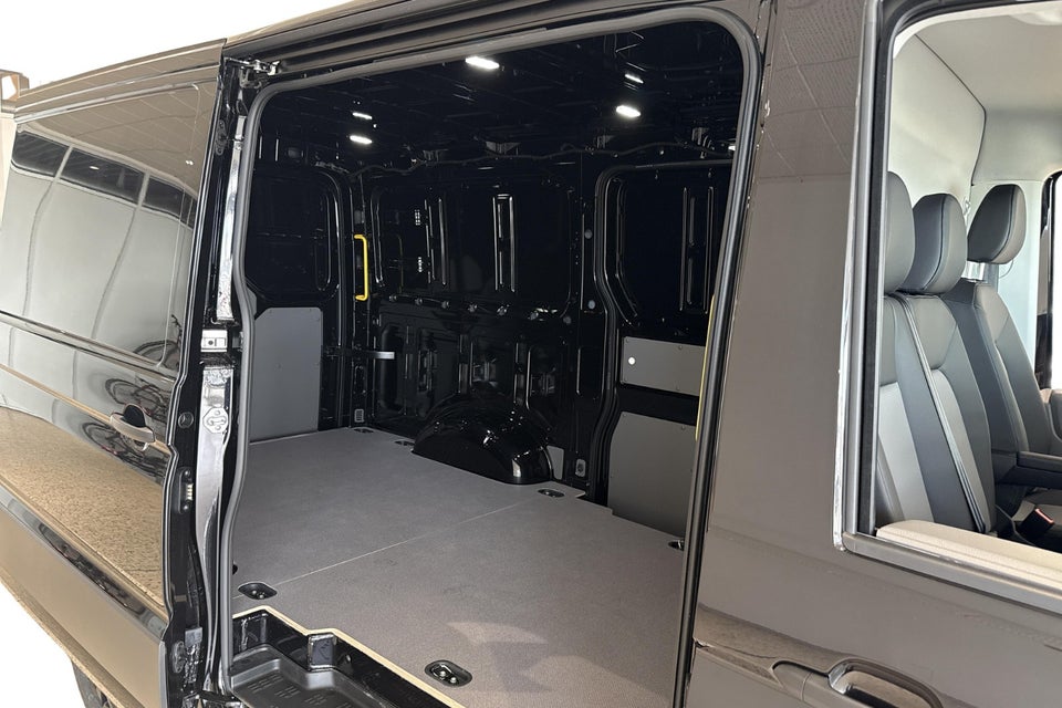 VW Crafter 35 2,0 TDi 177 Comfort Kassevogn L3H2 aut. 4Motion