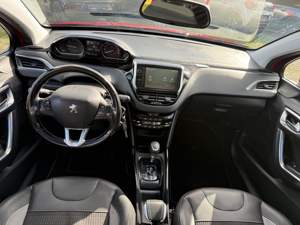 Peugeot 2008 1,2 e-THP 110 Allure Sky EAT6 5d