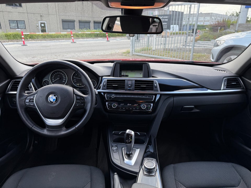 BMW 320i 2,0 Touring Advantage aut. 5d