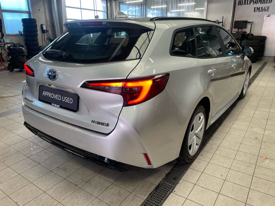 Toyota Corolla 1,8 Hybrid Essential Touring Sports e-CVT 5d