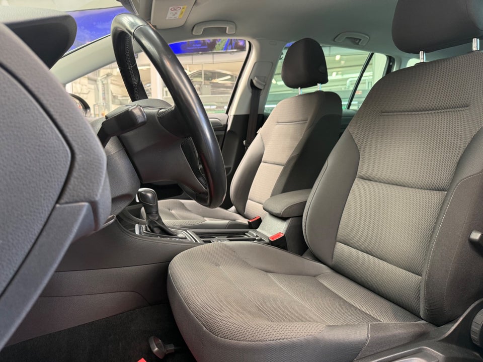 VW Golf VII 2,0 TDi 150 Comfortline Connect Variant DSG 5d