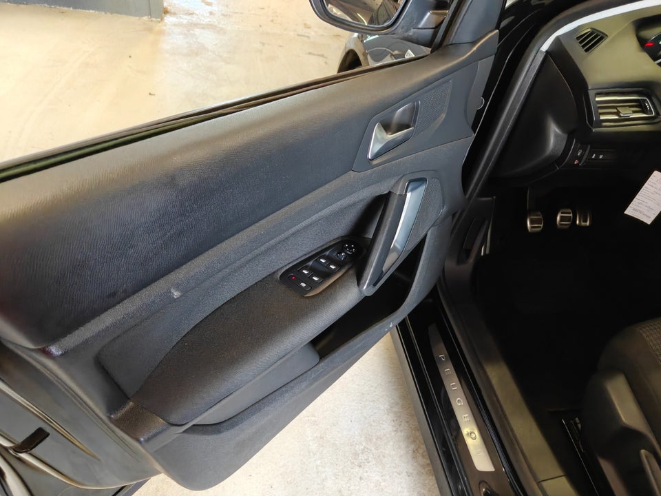 Peugeot 308 1,6 BlueHDi 120 Style Limited SW 5d