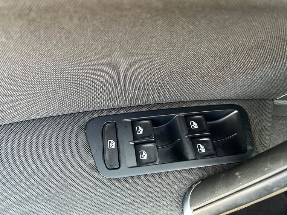 VW Golf VII 2,0 TDi 150 Comfortline Connect Variant DSG 5d