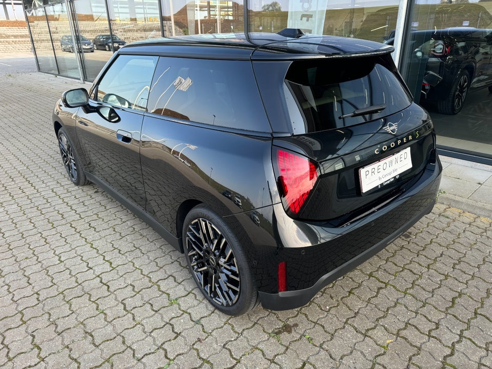 MINI Cooper SE Favoured Trim XL 3d