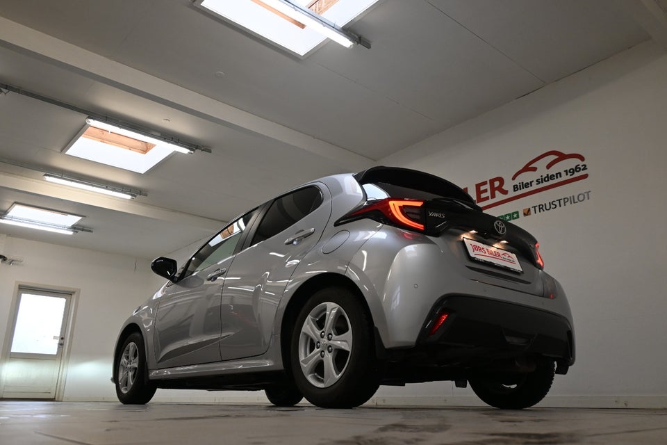 Toyota Yaris 1,5 Hybrid Executive e-CVT 5d