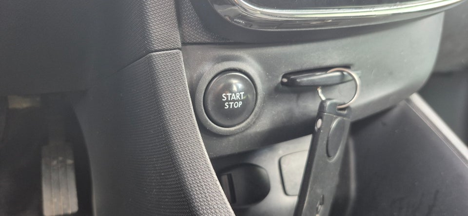 Renault Clio IV 1,2 16V Expression 5d