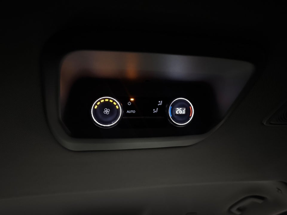 VW e-Caravelle 64 Life SWB